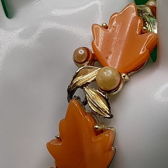Vintage Orange Moonglow Lucite Leaf Bracelet, Gold Tone, 7 1/4 In, 1950s - Picture 6 of 10